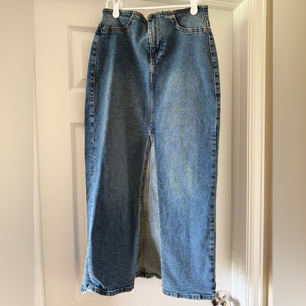 Divided Straight-Leg Blue Denim Jeans